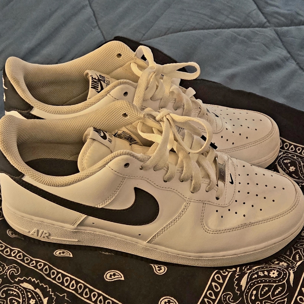 Nike Men's White and Black Sneakers